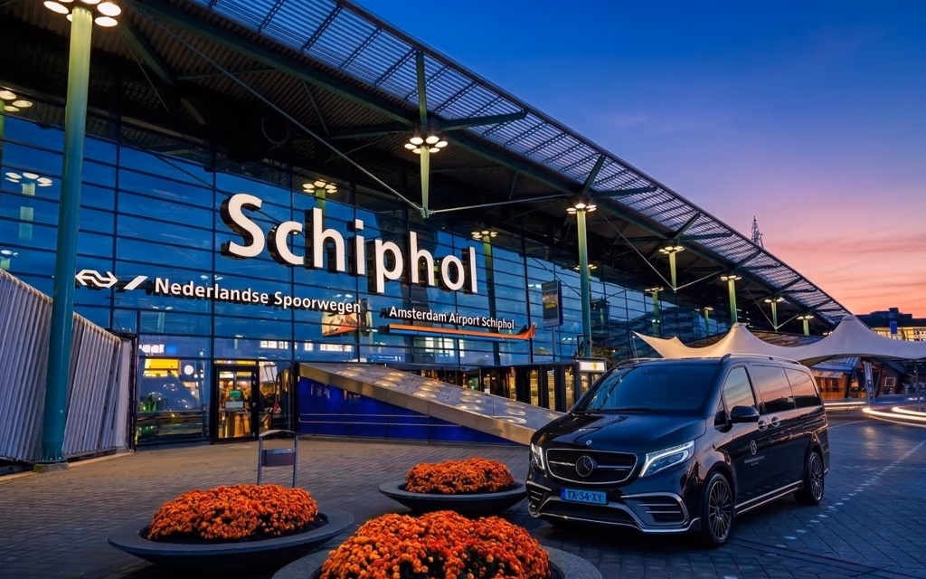 Airport transfer at Schiphol — a Holland ToursNL Mercedes V-Class ready for pick-up in Amsterdam